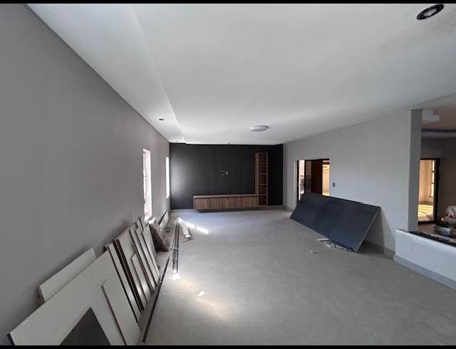 5 BEDROOM HOUSE FOR SALE IN SIX FOUNTAINS RESIDENTIAL ESTATE